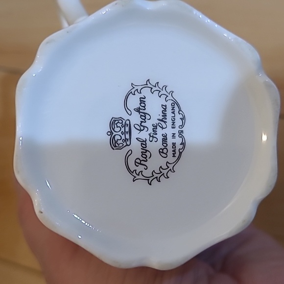 4 Royal Grafton cup, no damage - Picture 7 of 8